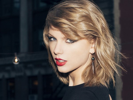 Nữ ca sỹ Taylor Swift là nghệ sỹ thu âm đạt doanh thu cao nhất trong năm 2014.